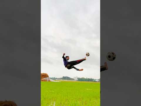 Flying football😱History of village football🙄 #football #messi #funnyfootball #funny #arifvaimke