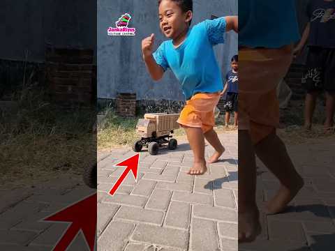 Balapan Lari vs RC TRUK