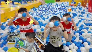 BRYAN MANDI BOLA BORONG MAINAN BARENG TEMAN!! | Vlog BRYAN