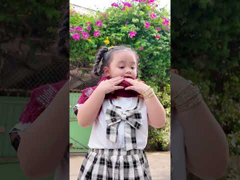Bé gái tự ti . Bây giờ thì tự tin rồi nhé 2 #funny #trending