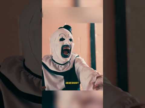 😱 Помешал завтраку клоунов демонов #хэллоуин #ужасающий #фильмы #моменты #интересно #кино