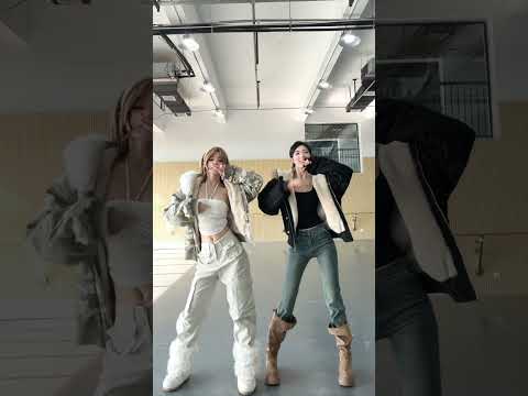 哎呀贤者 我也有才艺！#宣堡摇 #暖系 #暖系跑 #我的冬季暖系户外穿搭 #shortsvideo #dance