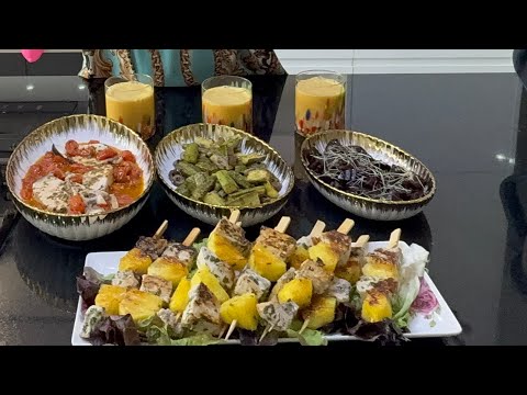 قطبان الحوت  بالاناناس مع مقبلات مختلفة لغديوة صيفية وعصير الطاقة