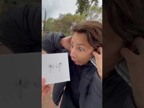 Por Unos AirPods Aventabas A Baby Yoda A La Fuente!