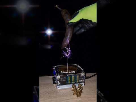 🤮 Mix: rotten banana + tesla coil #experiment #power #fruit #science