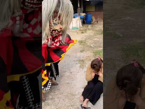 Tante-tante Gemoy Histeris dihampiri Barongan !!