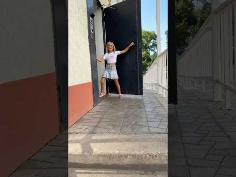 Не пустила маму домой😂Смотри мой клип ЛЕТО на канале скорее #shorts #юмор #ladymilana #russianbaby
