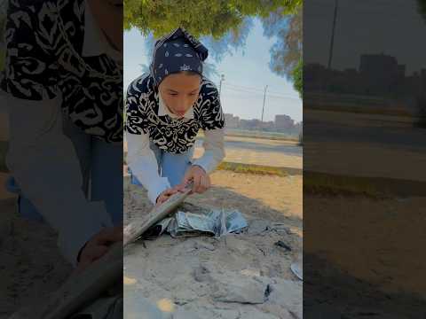 مش عارفه تاخد فلوسها