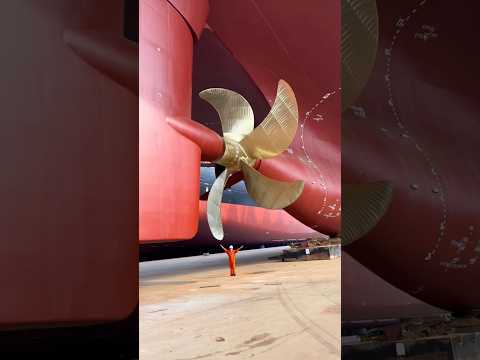 An 80-ton propeller😎