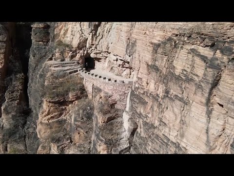 GLOBALink | Cliff road becomes tourist attraction in Hebei, China
