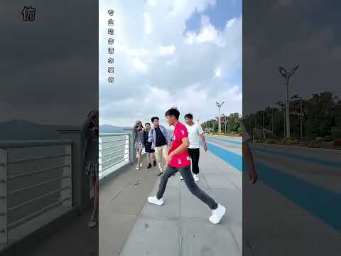【跑酷小坤坤吖】這個世界又少了一個樂於助人熱愛生活的人#極限星計劃 #極限星計劃#極限運動 #搞笑 #熱門電視劇