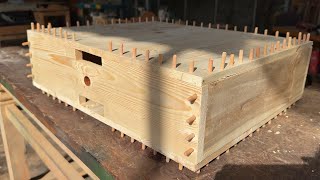 DIY Smart Pallet Wood Table: Folds Flat & Easy to Move!