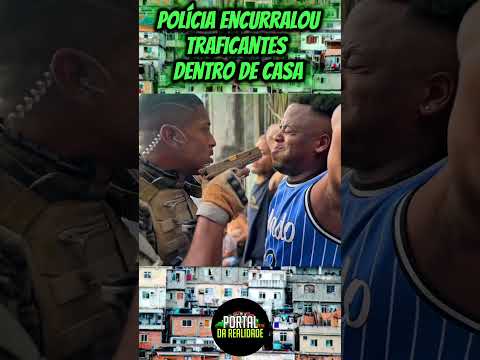 A polícia encurralou os traficantes dentro de casa.