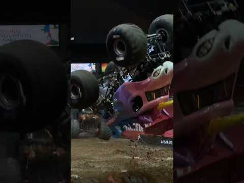 SPARKLE SMASH SWEEP!!! 🦄🌈🌈✨ #MonsterJam Grand Rapids 2025 Highlights #shorts