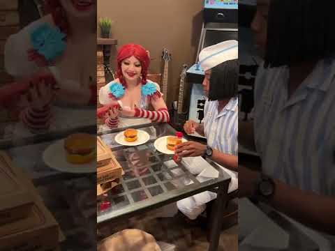 Ed has lunch at the Fast Food House #shorts #FastFoodHouse #GoodBurger #KalSmith #GoodBurgerEd