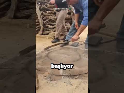 Kumda Yemek Pişiren Adam