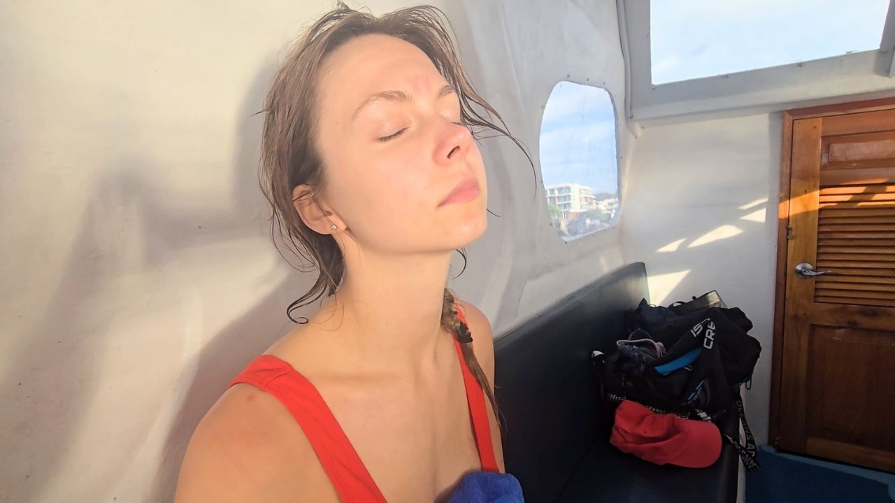 LISANNA SUFRE MAREOS EN LA LUNA DE MIEL - Buceo en Galápagos