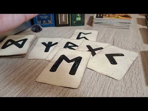 CAPRICORNIO♑️✨️SORPRESA! REVELACIONES IMPORTANTES LLEGARAN A TUS OIDOS!!!⭐️LECTURA DE RUNAS Y TAROT