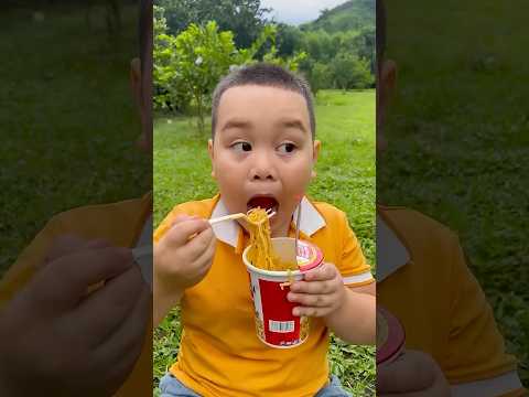 Ý TƯỞNG tuyệt vời💡 Đơn giản và bạn cũng có thể sử dụng nó #camping #survival #lifehacks #noodles