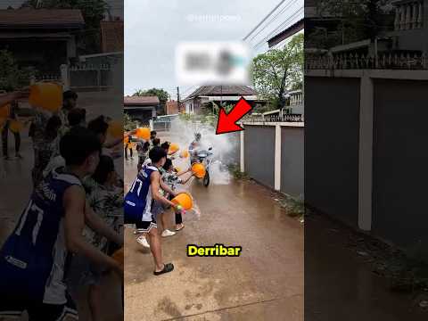 ¿Cuántos Baldes De Agua Se Necesitan Para Derribar Una Moto? 💦🏍️😱