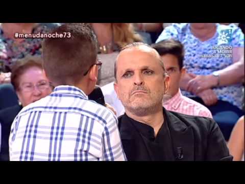 Menuda Noche | Miguel Bosé se somete a las preguntas de los niños de la escalera
