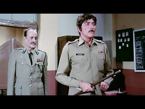 पुलिस की वर्दी और खून की गर्मी आदमी को खुद्दार बनाती हे - Marte Dam Tak - Raaj Kumar Best Dialogue