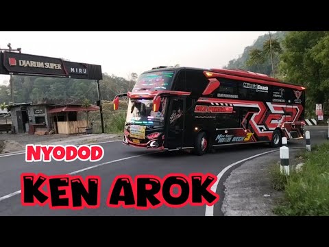 NGOYOD BASURI EKA PERSADA KEN AROK DI KELOK 8 TAWANGMANGU