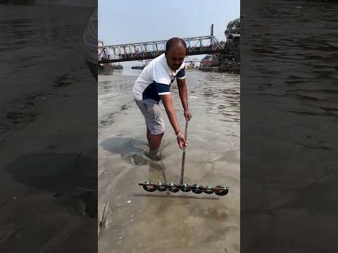 See how this man makes money from magnets #shortvideos