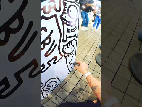 Asà terminamos un mural de DOODLES en una Expo. #dodos #doodle #arte #doodles