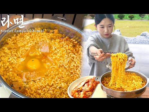 Real Mukbang:) Outdoor ramen is the BEST! ☆ Korean-style Ramen, Kimchi