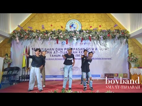 Tari Boyband Kelas 11, di acara Perpisahan Kelas 1