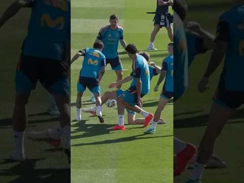 La LIADA de YÉREMI PINO a MARC PUBILL y DEAN HUIJSEN con el DOBLE TOQUE