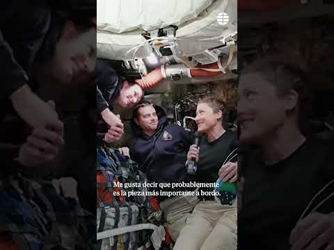 "Soy la fontanera espacial": así arregló el baño de Artemisa 2 la astronauta Christina Koch #shorts
