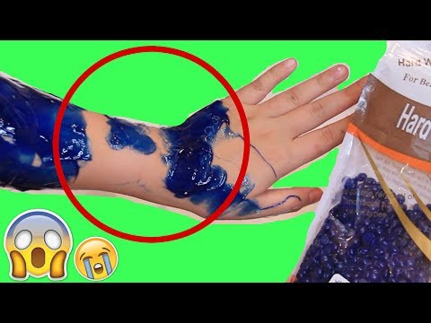 ايش سوا في يدي الشمع الازرق! 😱 #تجارب