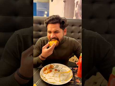 Free ka piza kha k frar ho gye funny video #funny #comedy #shorts