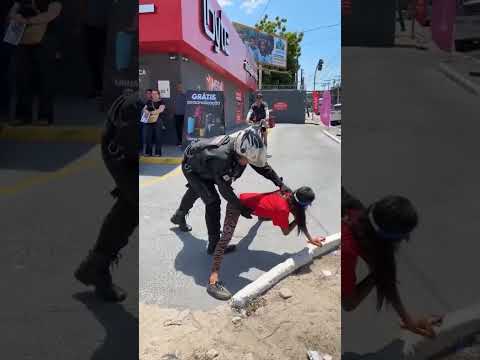 Abordagem inusitada acaba em risos alegres #policialmilitar #policia #soldadoresende #policiadobem