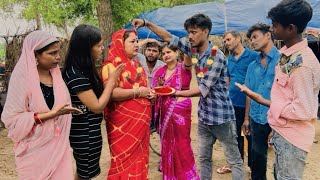 दामाद ने गांव वालों के सामने ही सास को सिंदूर डाल दिया, देखिए फिर बेटी और गांव वालों ने क्या किया