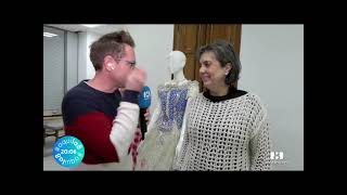 Fallas 2025 en Valencia. Upcycling traje de fallera reciclando tela vaquera de jeans.