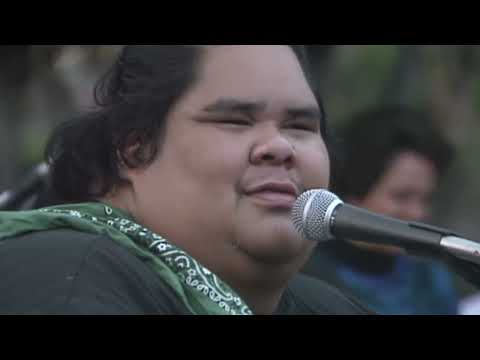 Israel "IZ" Kamakawiwoʻole - "Hawaiʻi Aloha", Live at Miloliʻi
