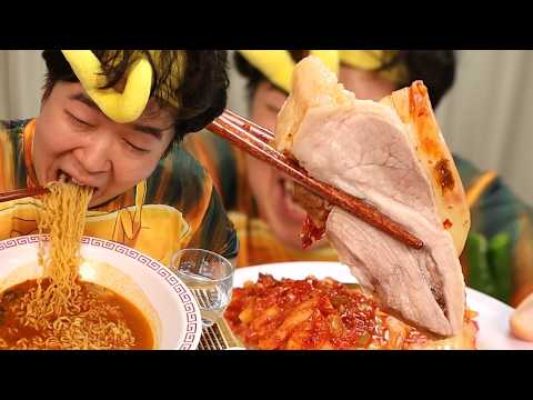 요즘 유행하는 <strong>라면</strong> 수육 먹방입니다!!