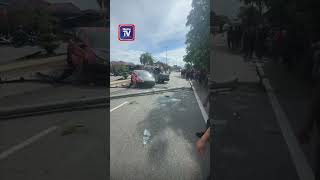 Remaja lelaki maut, van dinaiki dirempuh kereta terbabas
