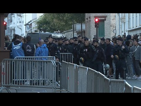 Prison guards block jail entrance ahead of Sarkozy's arrival | AFP