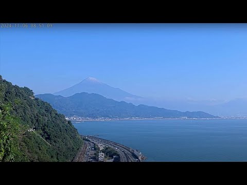 Snow seen on Mount Fuji after record time without | AFP