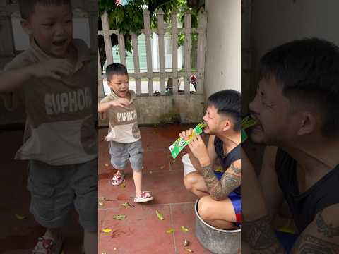 Tất cả chỉ là hiểu lầm , cảm động bác khờ bị mũ vàng trêu ăn tăm cay #cute #comedy