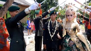 prosesi pedang pora yang sakral dan penuh patriotis