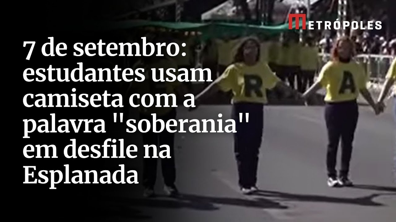 7 de setembro estudantes usam camiseta com a palavra soberania em desfile na Esplanada