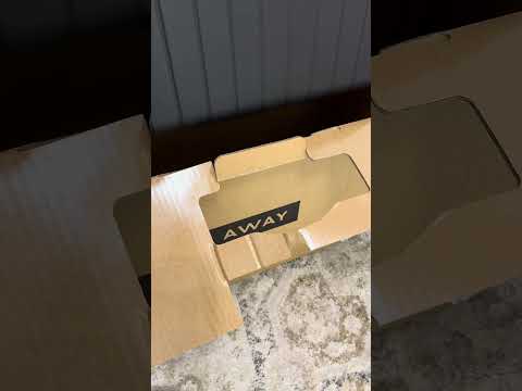 Away Bigger Carryon Unboxing 🧳🤎✈️ #travel #carryonluggage #awayluggage #luggage