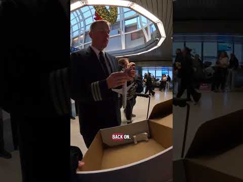 I gave an American Airlines pilot a paper model A321 at ORD!