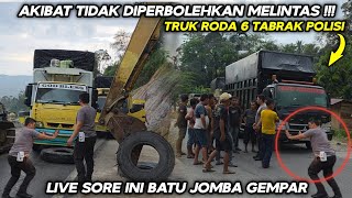 Sore Ini Batu Jomba Gempar !!! Truk Roda 6 Tabrak Polisi Akibat Tidak Diperbolehkan Melintas