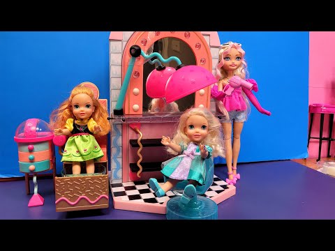 New haircuts ! Elsa & Anna toddlers - spa - hair salon - nails - Barbie dolls